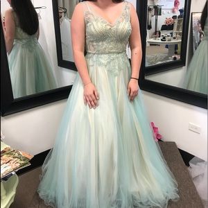 Prom dress mint size 10 NEW w tags